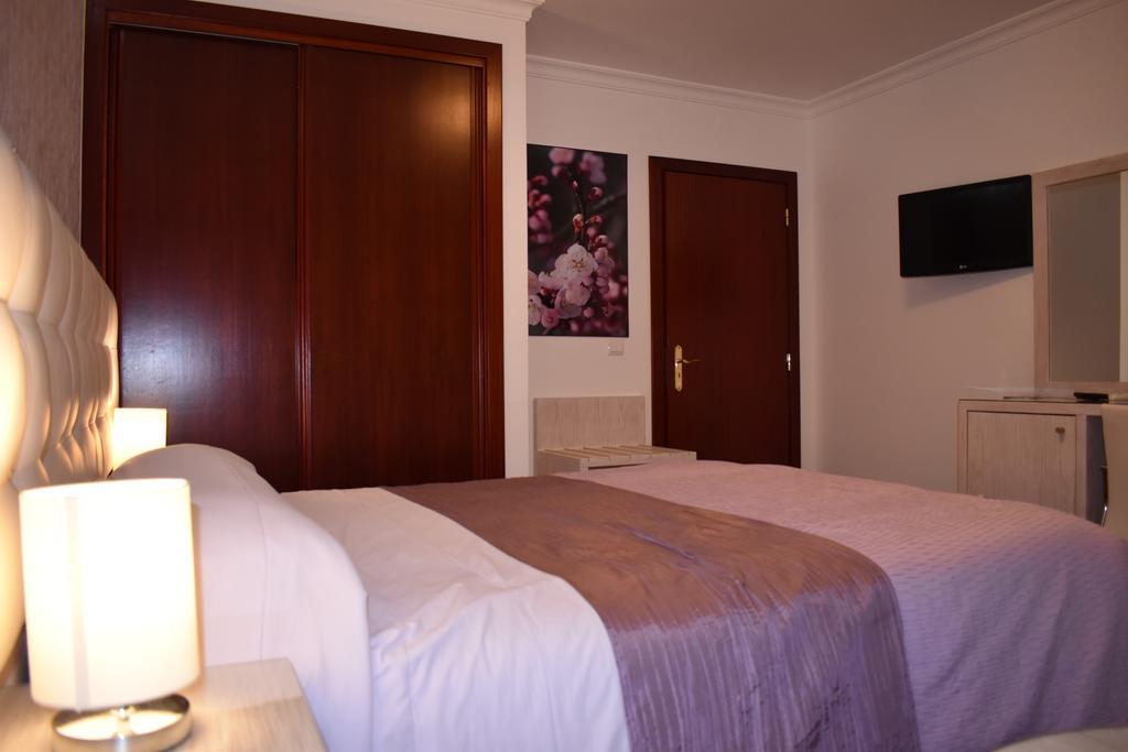 Vila Formosa Al-Estabelecimento De Hospedagem,Quartos-Rooms Monte Gordo Exterior photo